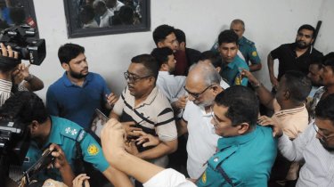 সাবেক মন্ত্রী লতিফ সিদ্দিকী, ঢাবি শিক্ষক কার্জনসহ ১১ জন ডিবি হেফাজতে