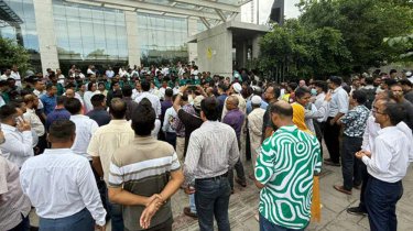 এনবিআর কর্মকর্তাদের শাটডাউনে আমদানি-রপ্তানি কার্যক্রম বন্ধ